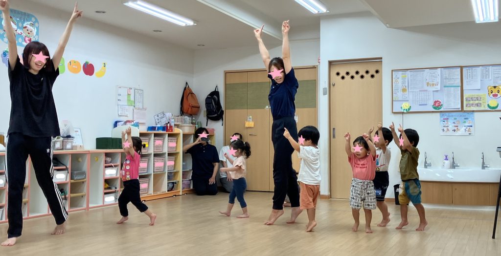 1，2歳児交流保育のようすです