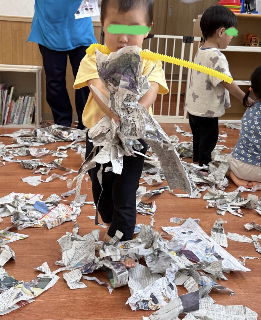 新聞紙遊び