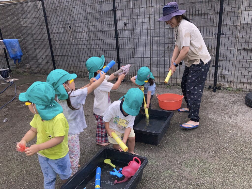 やっほ〜い！冷たい！楽しい！