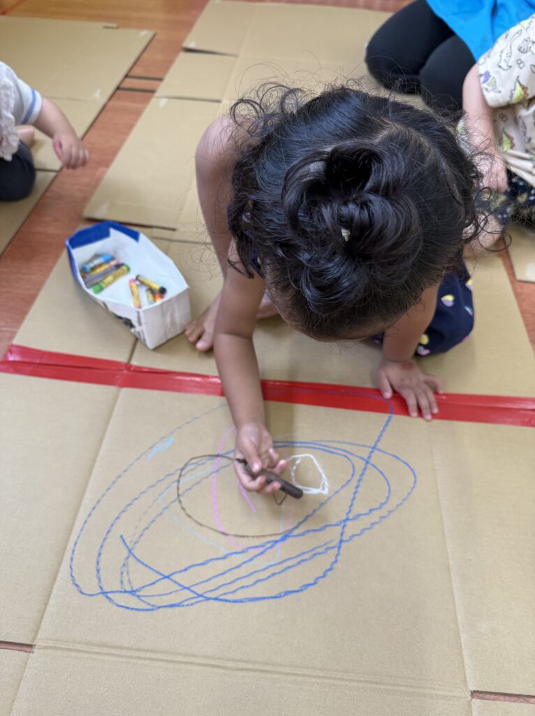ダンボール遊び